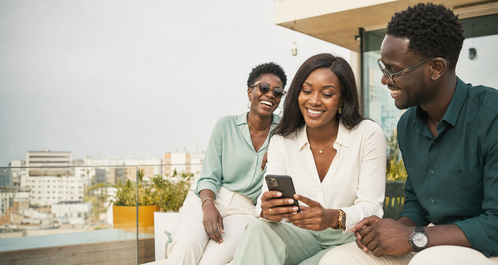 Salariés souriants utilisant Moogaw au quotidien